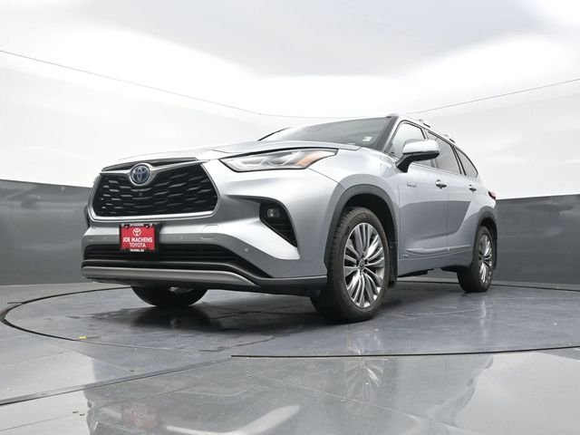Used 2021 Silver Toyota Platinum image 33