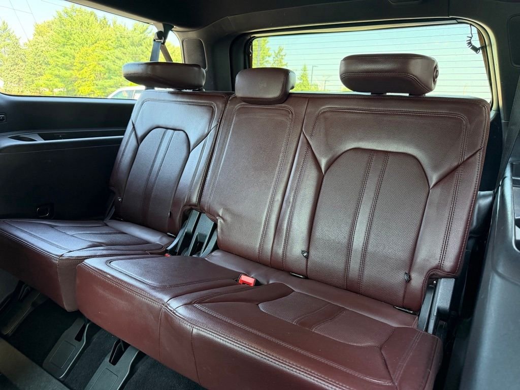 Used 2022  Ford Limited image 19