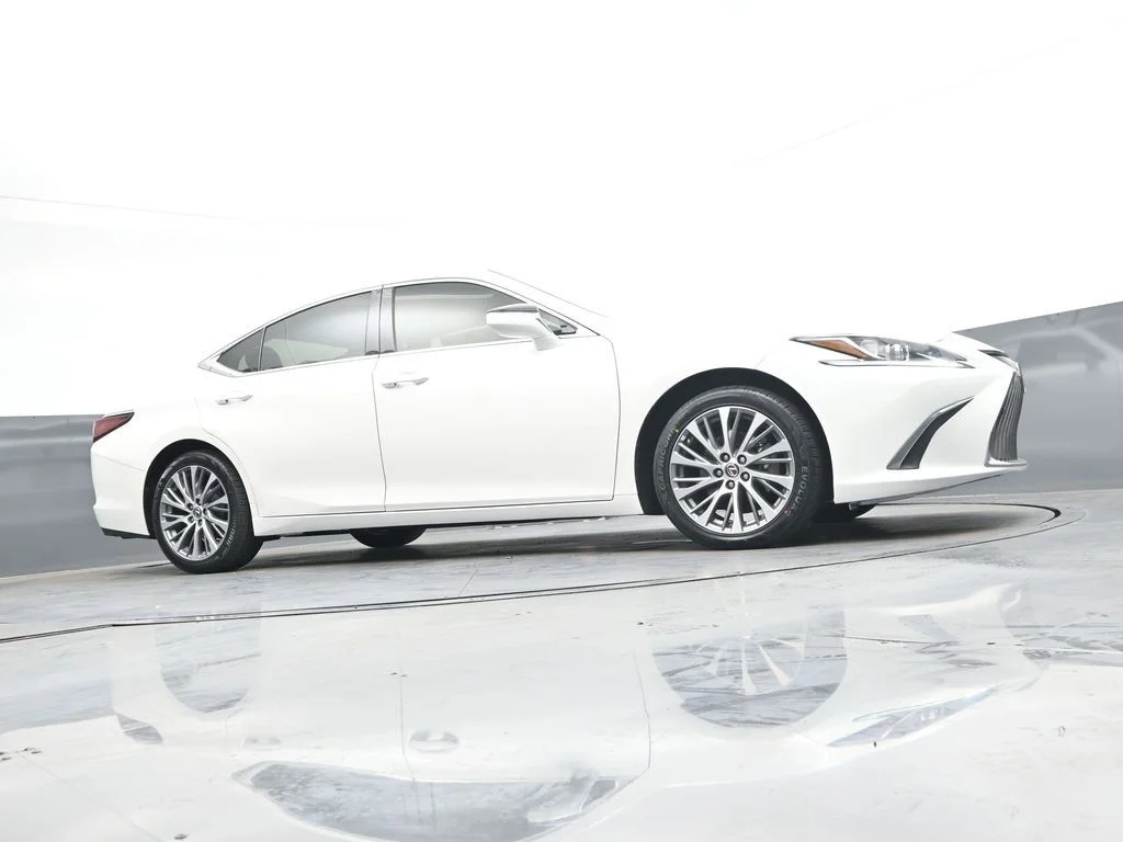 Used 2021 White Lexus 350 image 43