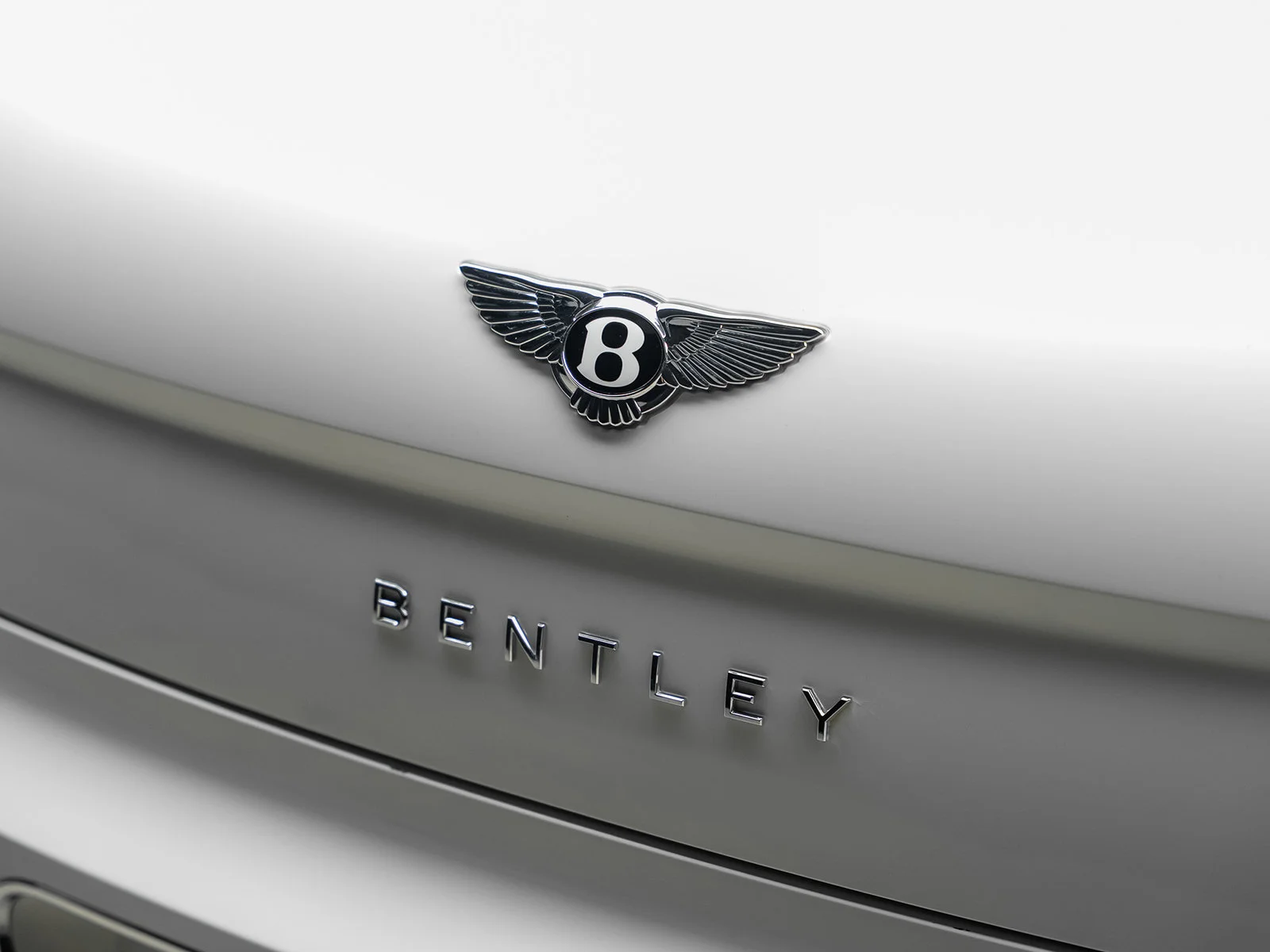 Used 2022 White Bentley  image 14