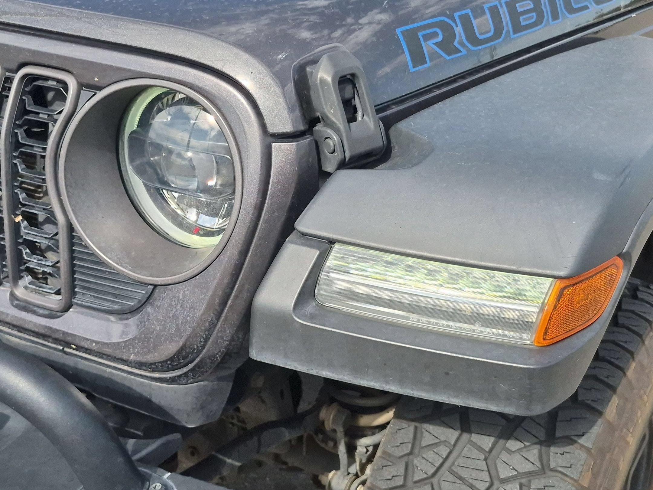 Used 2023 Granite Crystal Metallic Clearcoat Jeep Rubicon 20th Anniversary image 10