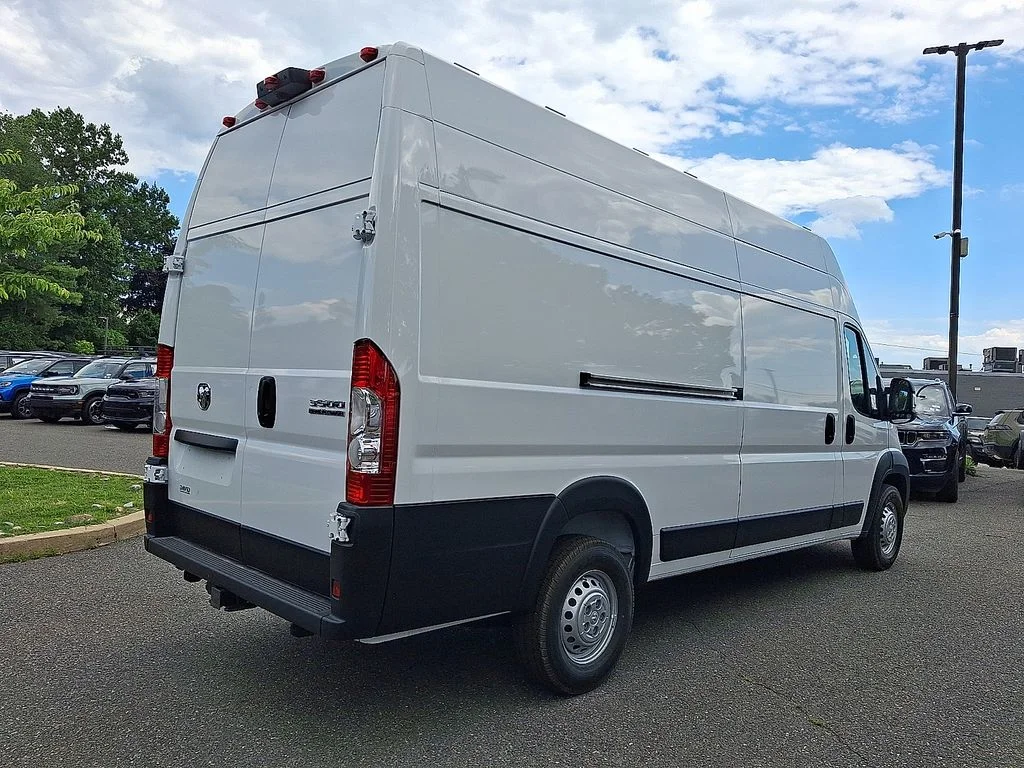 New 2026 Bright White Clear-Coat Exterior Paint RAM Super High Roof image 4