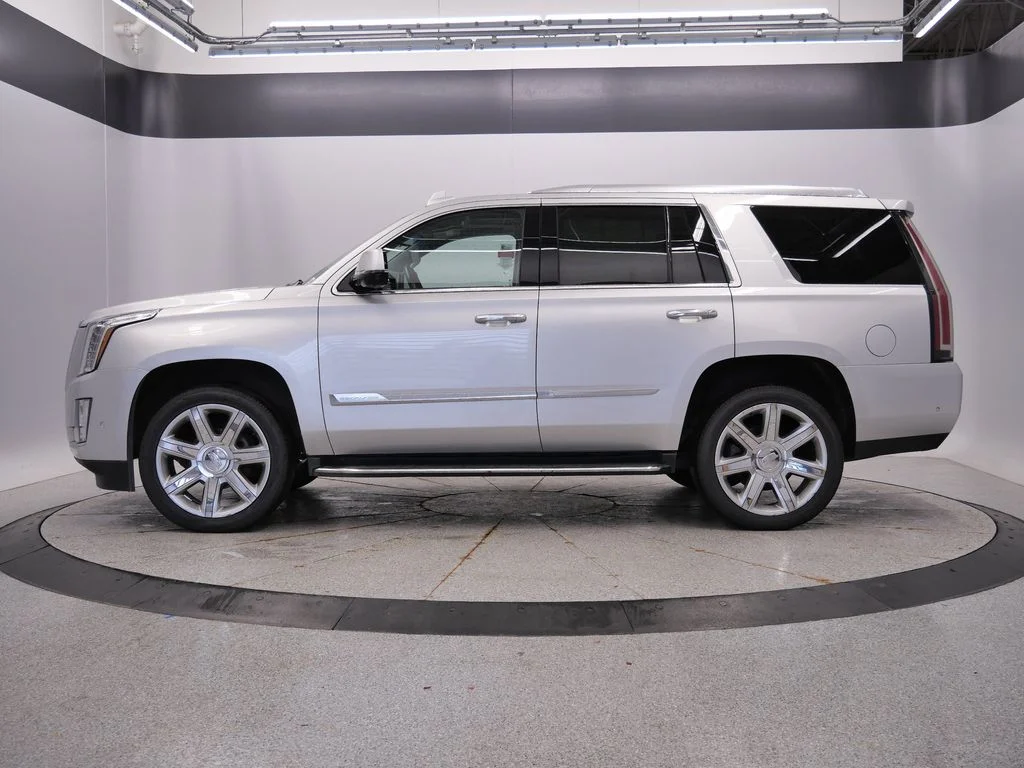 Used 2018 Cadillac Escalade Luxury with VIN 1GYS4BKJ0JR102288 for sale in Coon Rapids, Minnesota