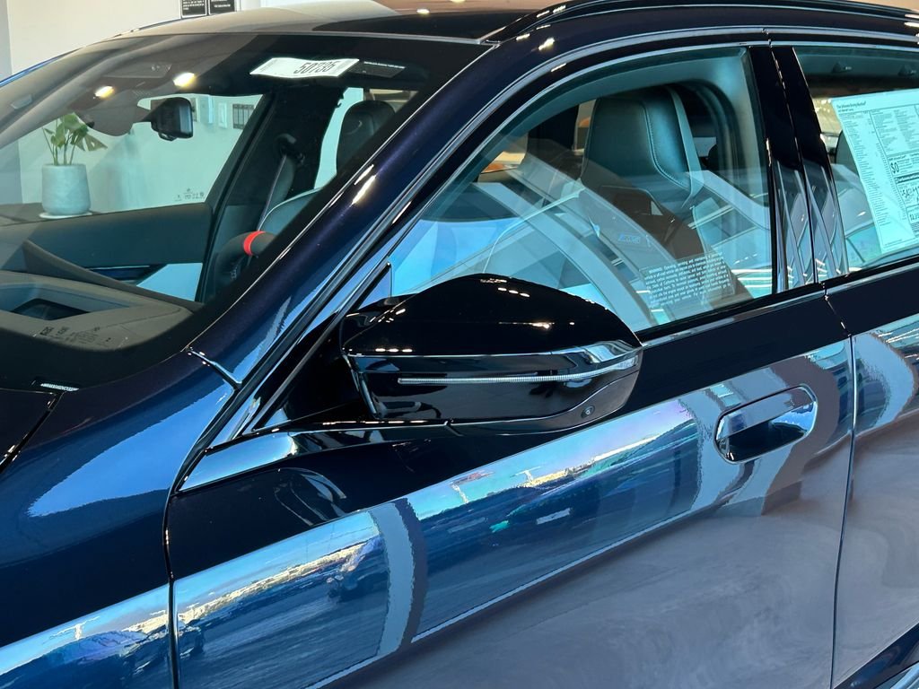 New 2027 Carbon Black Metallic BMW Base image 11
