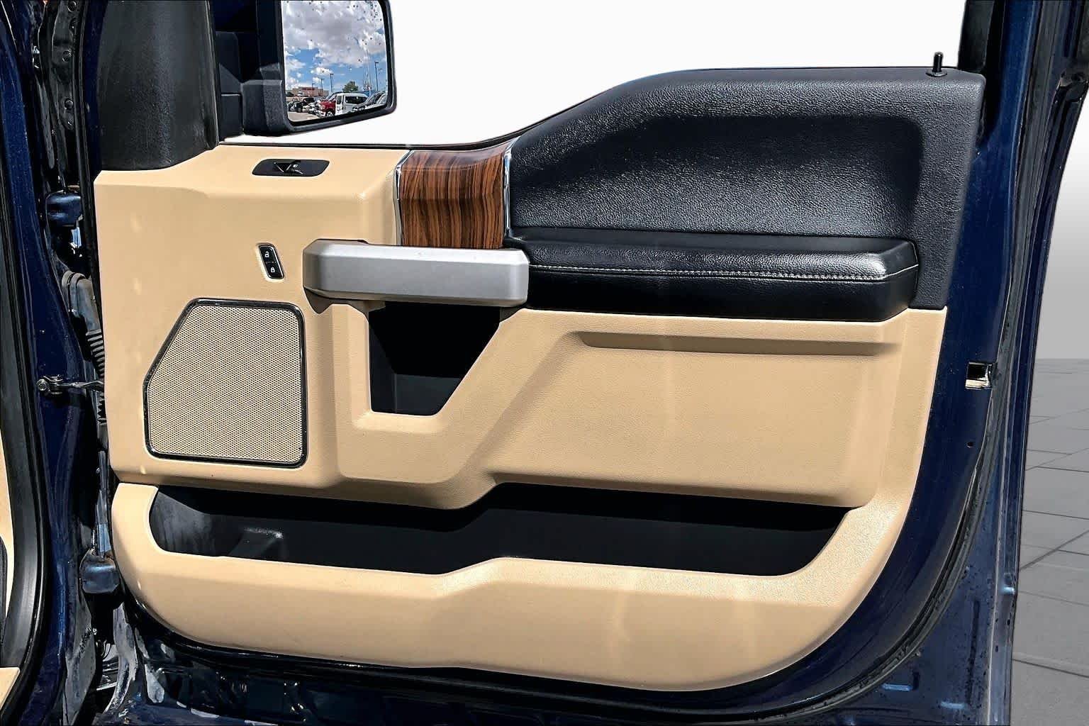 Used 2015 Blue Jeans Metallic/Caribou Metallic Ford Lariat image 22