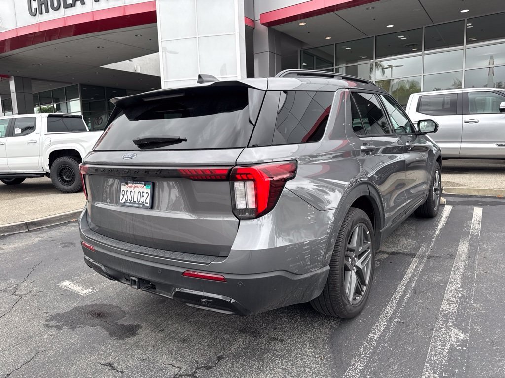 Used 2025 Gray Ford ST-Line image 3