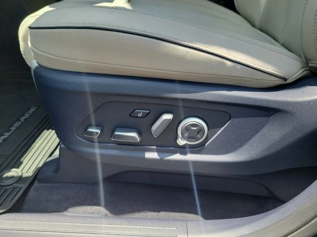 Used 2024 White Hyundai Calligraphy image 16