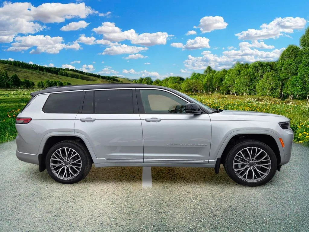 New 2026 Silver Zynith Exterior Paint Jeep Summit image 7