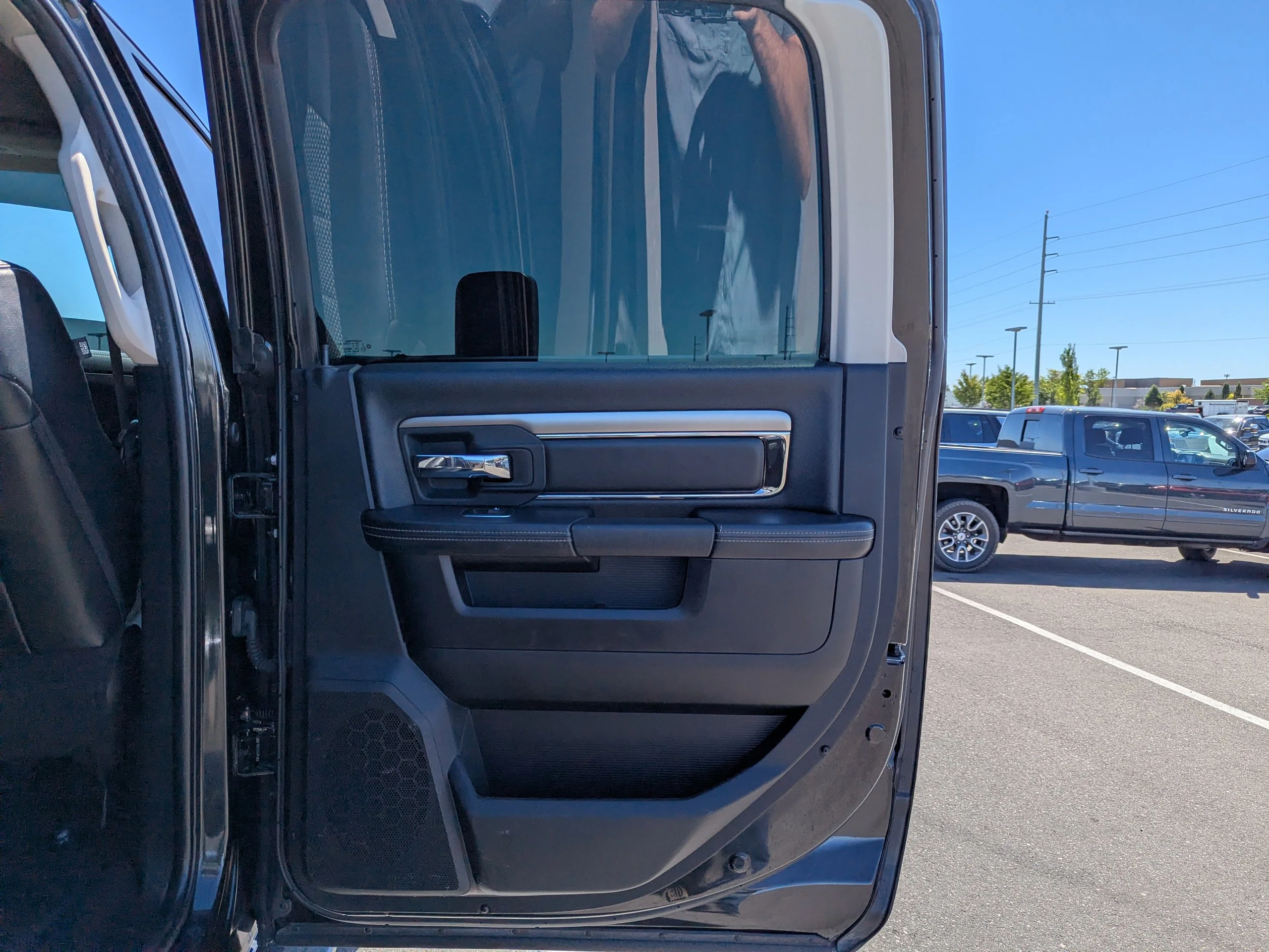 Used 2018 Brilliant Black Crystal Pearlcoat Ram Big Horn image 37