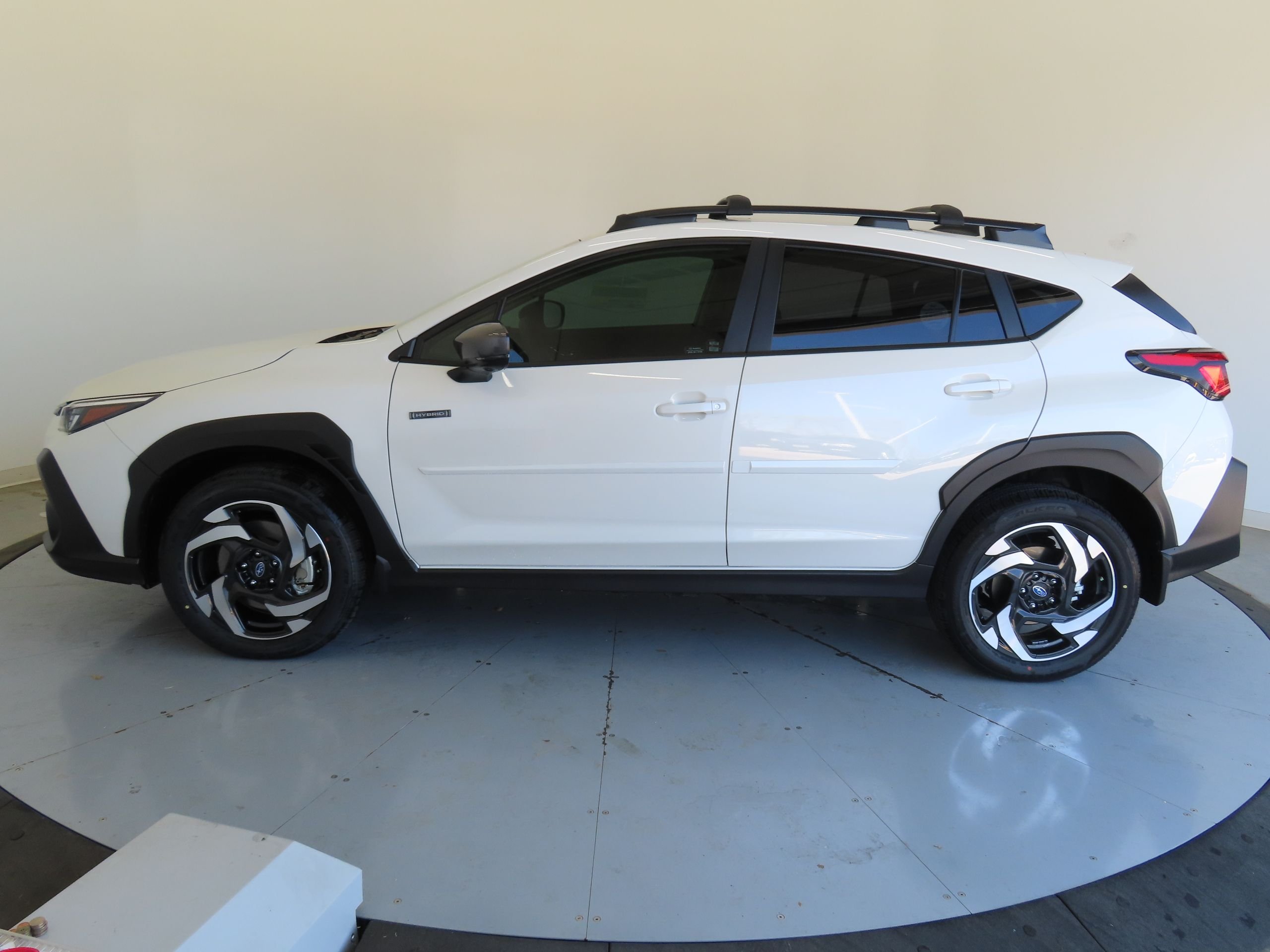 New 2026 CRYSTAL WHITE PEARL Subaru Limited Hybrid image 7