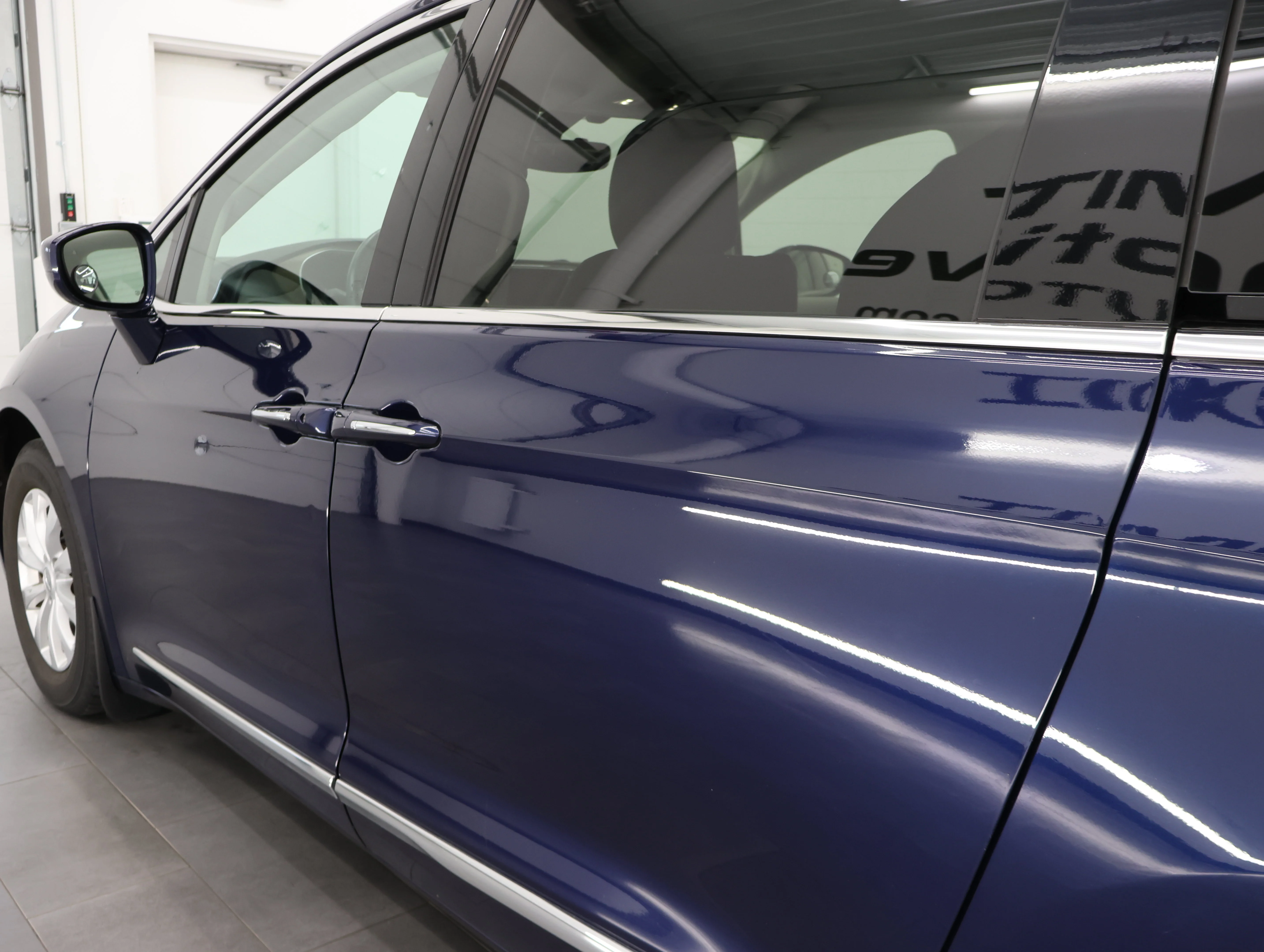 Used 2017 Jazz Blue Pearlcoat Chrysler Touring L image 34
