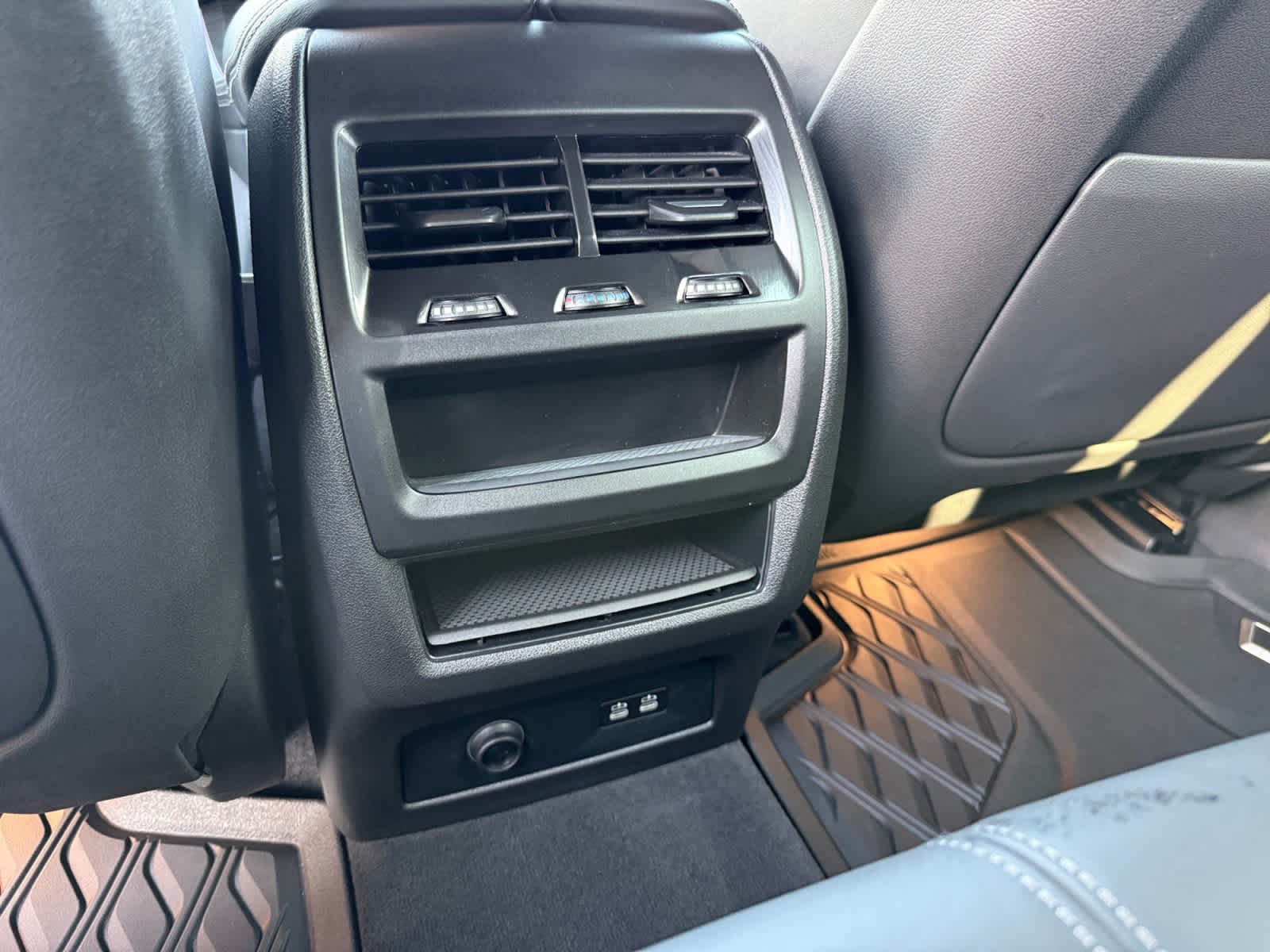 Used 2024 Technoviolet Metallic BMW xDrive40i image 16