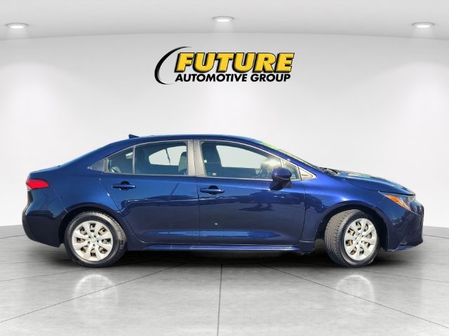 Used 2020  Toyota LE image 3