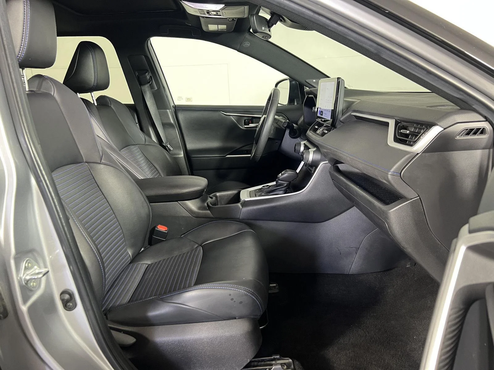 Used 2023 Silver Sky Metallic w/Midnight Black Metallic Roof Toyota XSE image 26