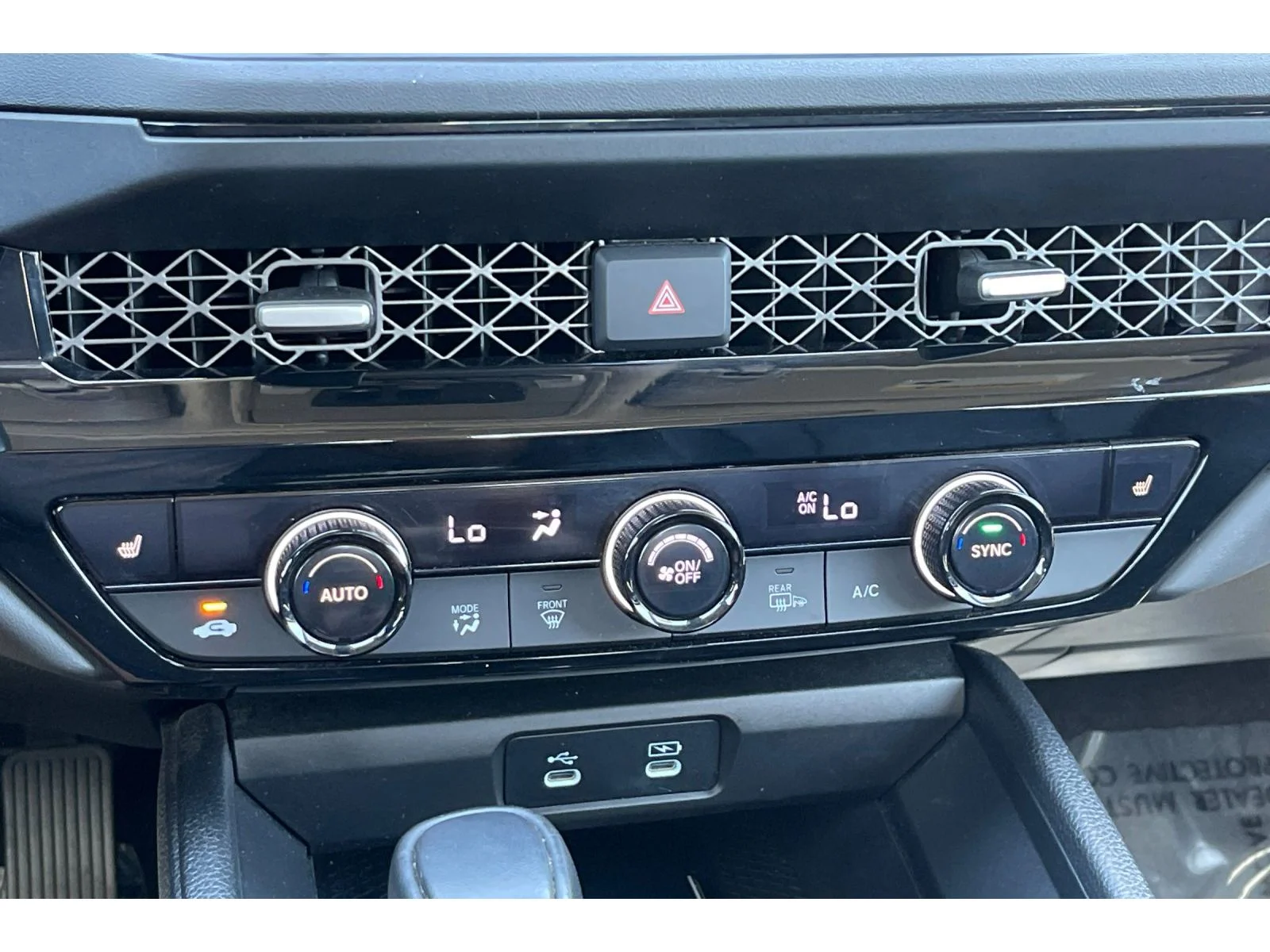 Used 2025 Solar Silver Metallic Honda EX-L image 27