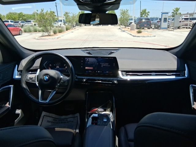 Used 2025 White BMW xDrive28i image 10