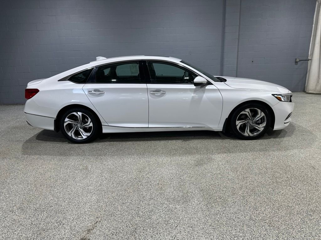 Used 2018 Platinum White Pearl Honda Touring image 2