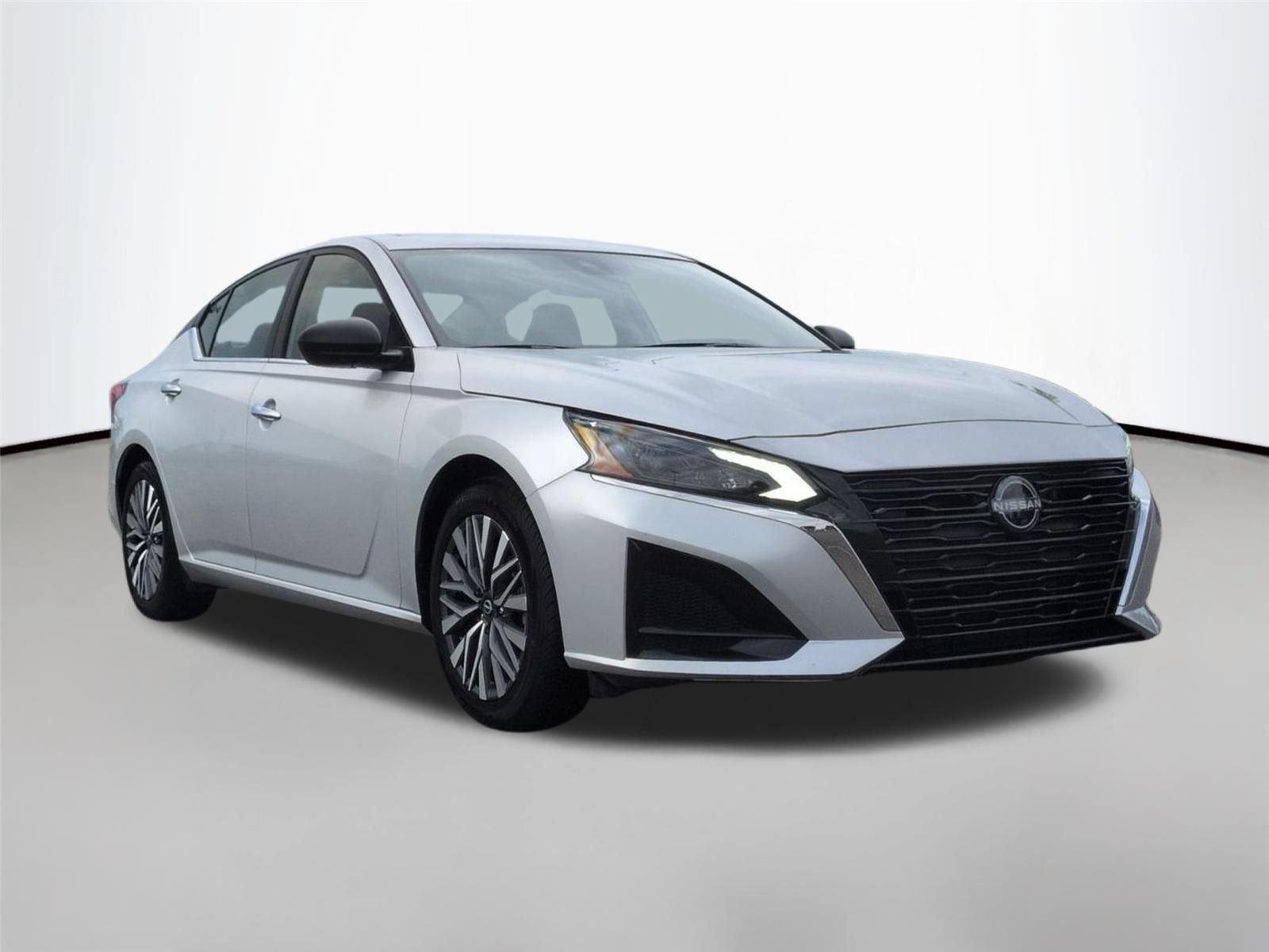Used 2024 Brilliant Silver Metallic Nissan 2.5 SV image 7