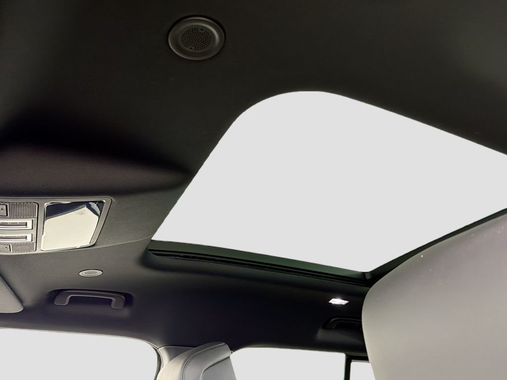 New 2026 Fuji White Land Rover X-Dynamic SE image 23