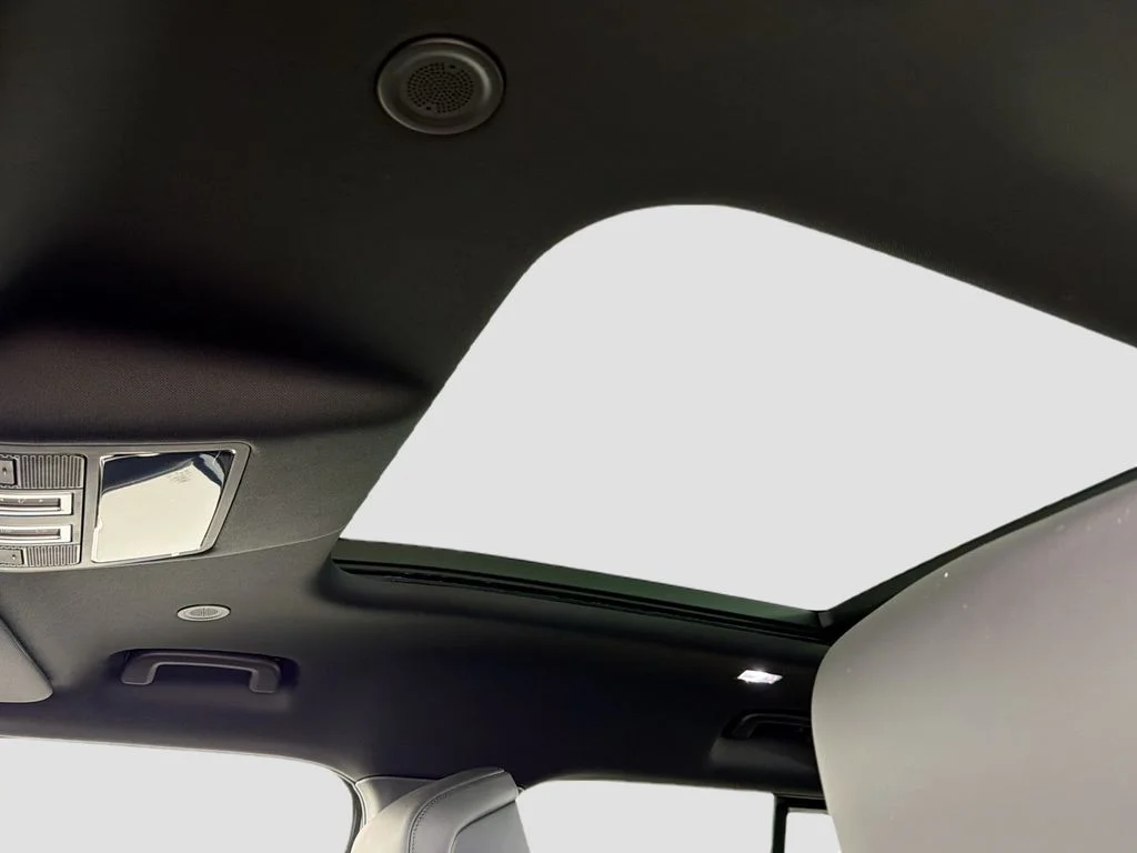 New 2026 Fuji White Land Rover X-Dynamic SE image 23