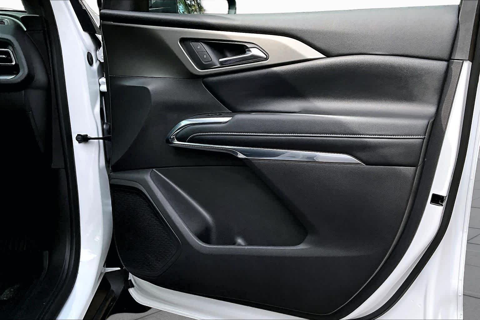 Used 2025 Summit White Chevrolet AWD LT image 21