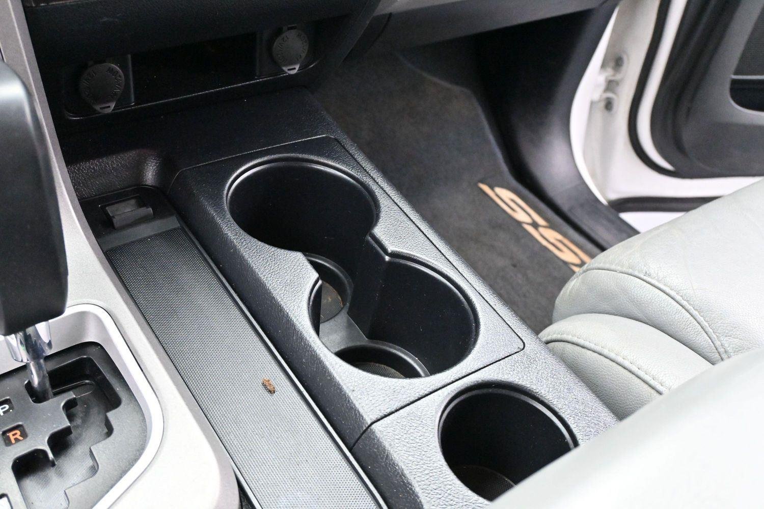 Used 2013 Super White Toyota Grade image 18