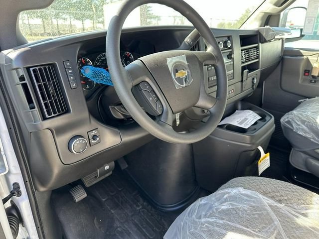 2025 Chevrolet Express Cargo Work Van - Photo 8