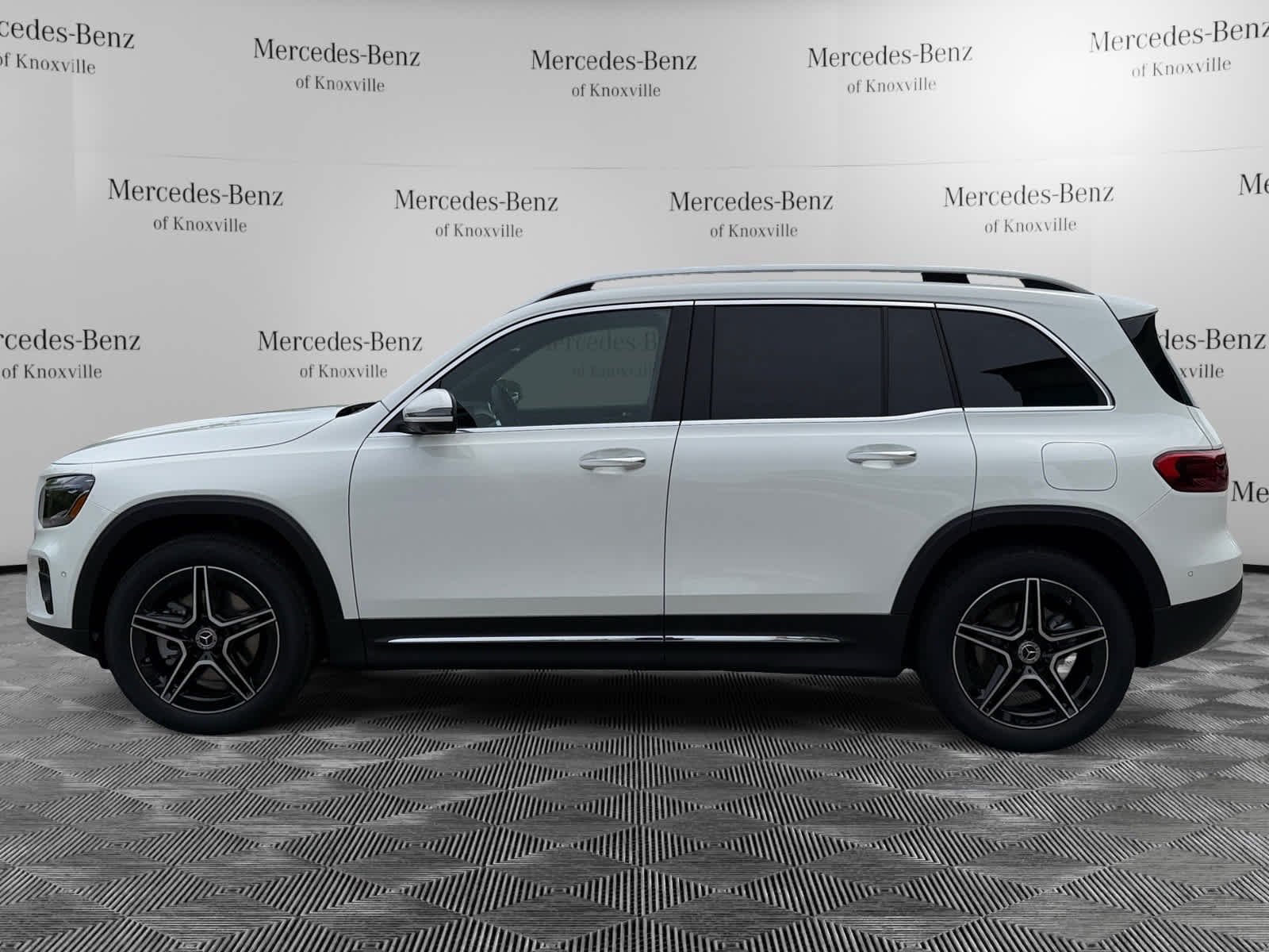 New 2026 Polar White Mercedes-Benz GLB 250 image 2