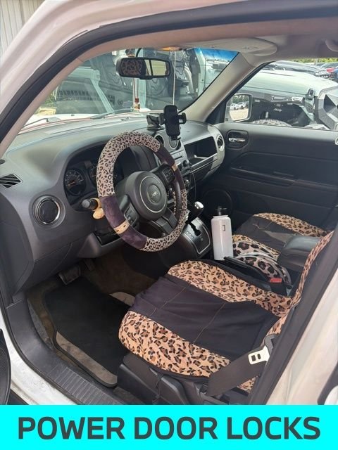 Used 2016 White Jeep Latitude image 7
