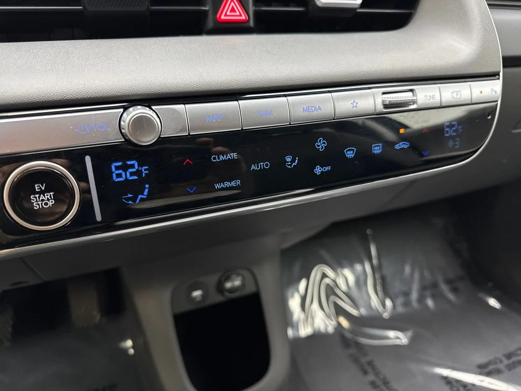 Used 2024 Green Hyundai SEL image 65