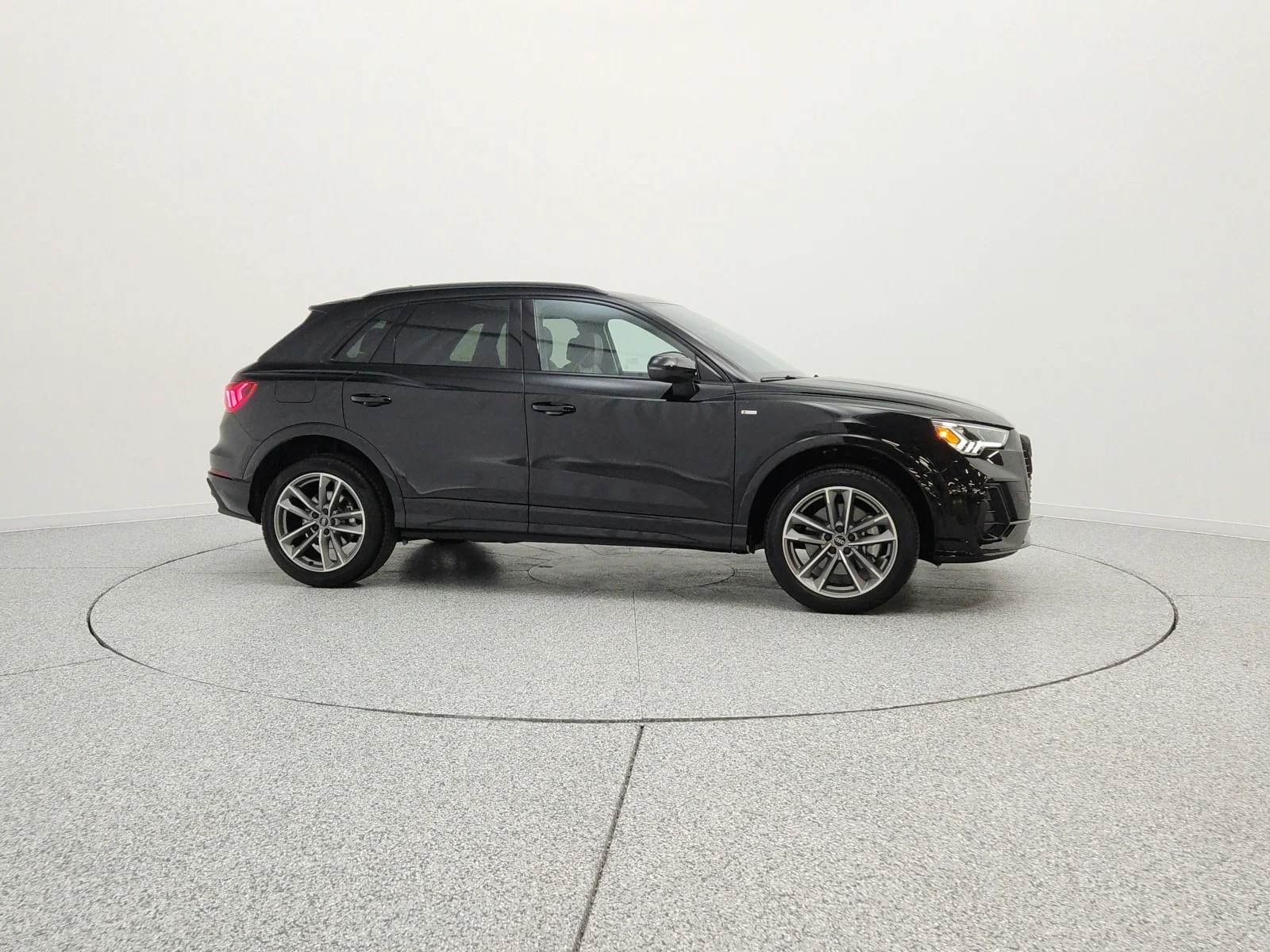 Used 2025 Mythos Black Metallic Audi S line Premium image 4