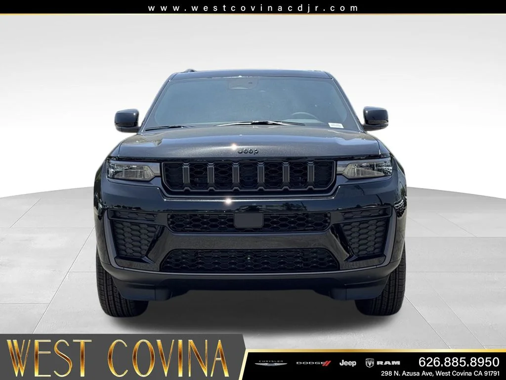 New 2026 Diamond Black Crystal Pearl-Coat Exterior Paint Jeep Altitude image 3