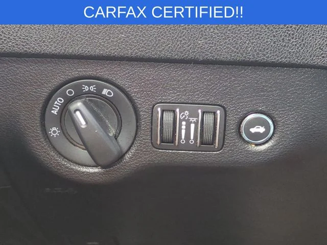 Used 2019 White Dodge SXT image 18