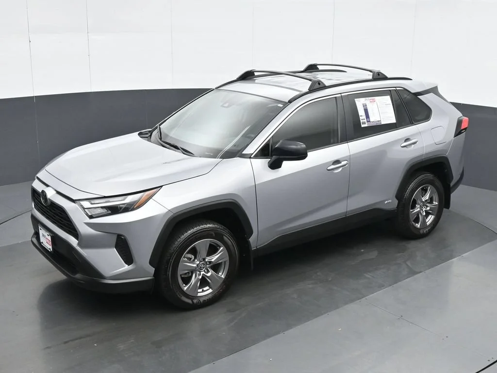 Used 2025 Silver Toyota LE image 17