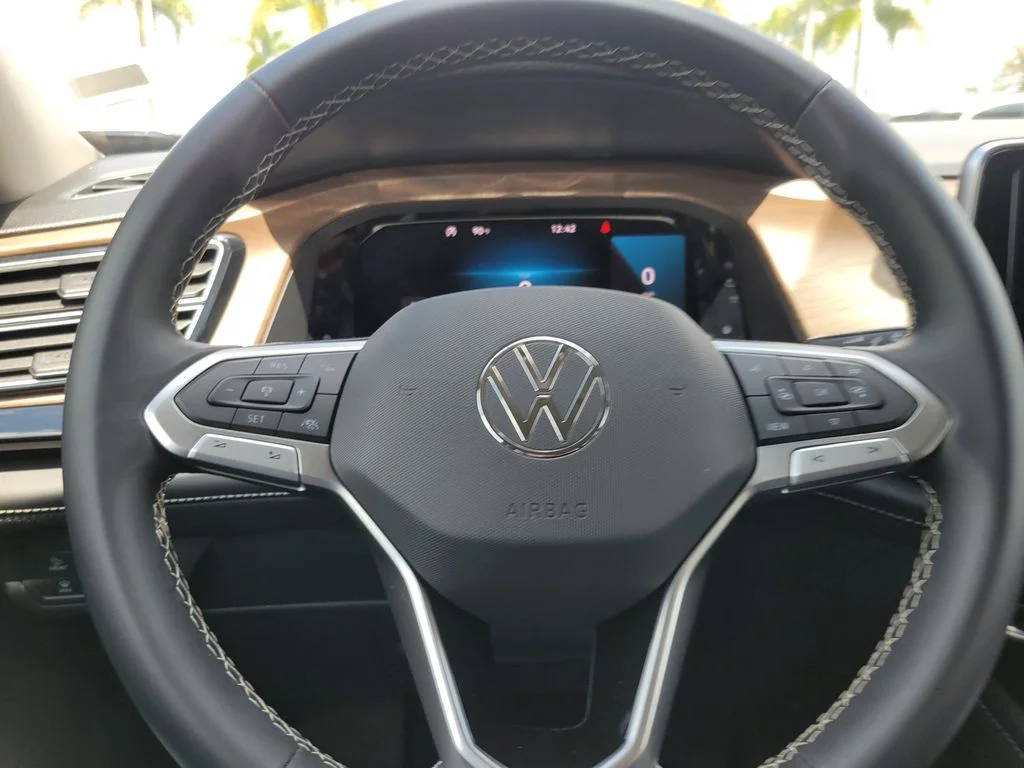 Used 2026  Volkswagen SE w/Technology image 19