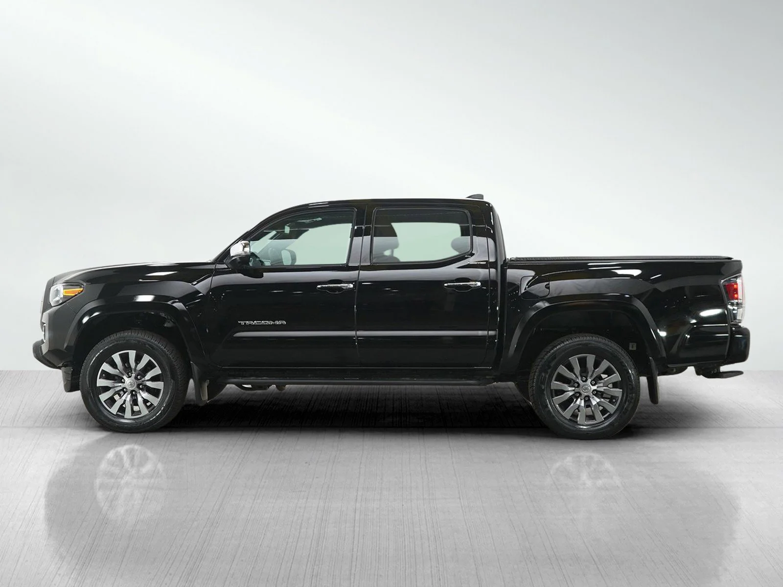 Used 2023 Toyota Tacoma Limited with VIN 3TMGZ5ANXPM622432 for sale in Burnsville, Minnesota