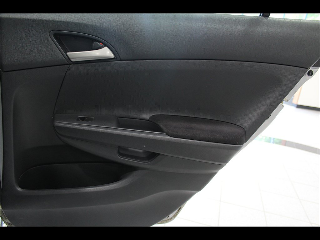 Used 2008 Alabaster Silver Metallic Honda LX image 22