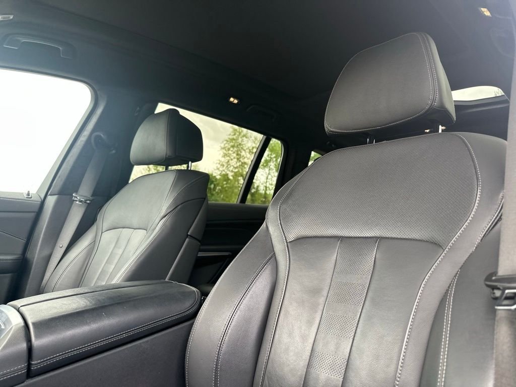 Used 2022 Phytonic Blue Metallic BMW xDrive40i image 15