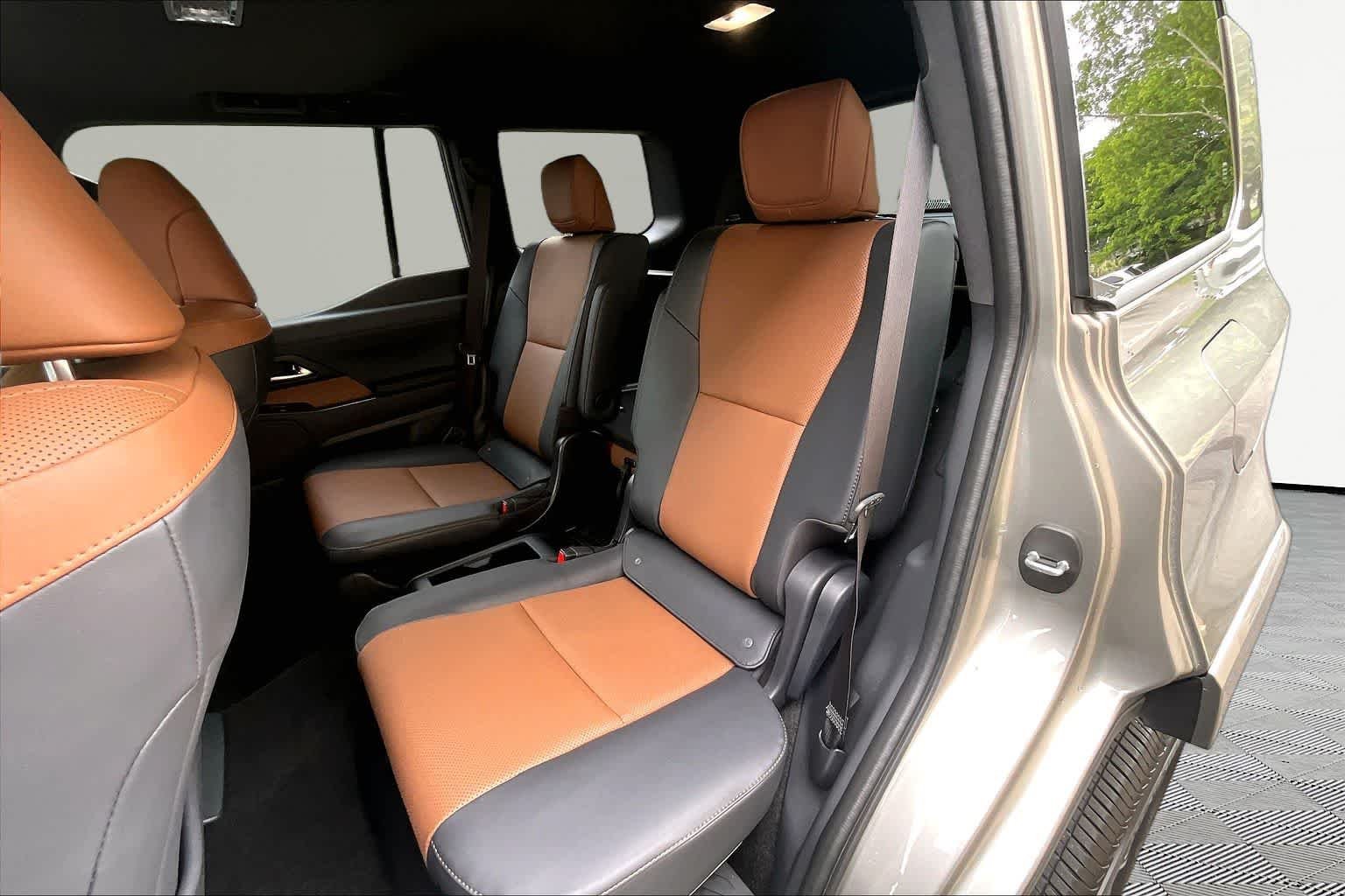 Used 2025 Atomic Silver Lexus Premium+ image 21