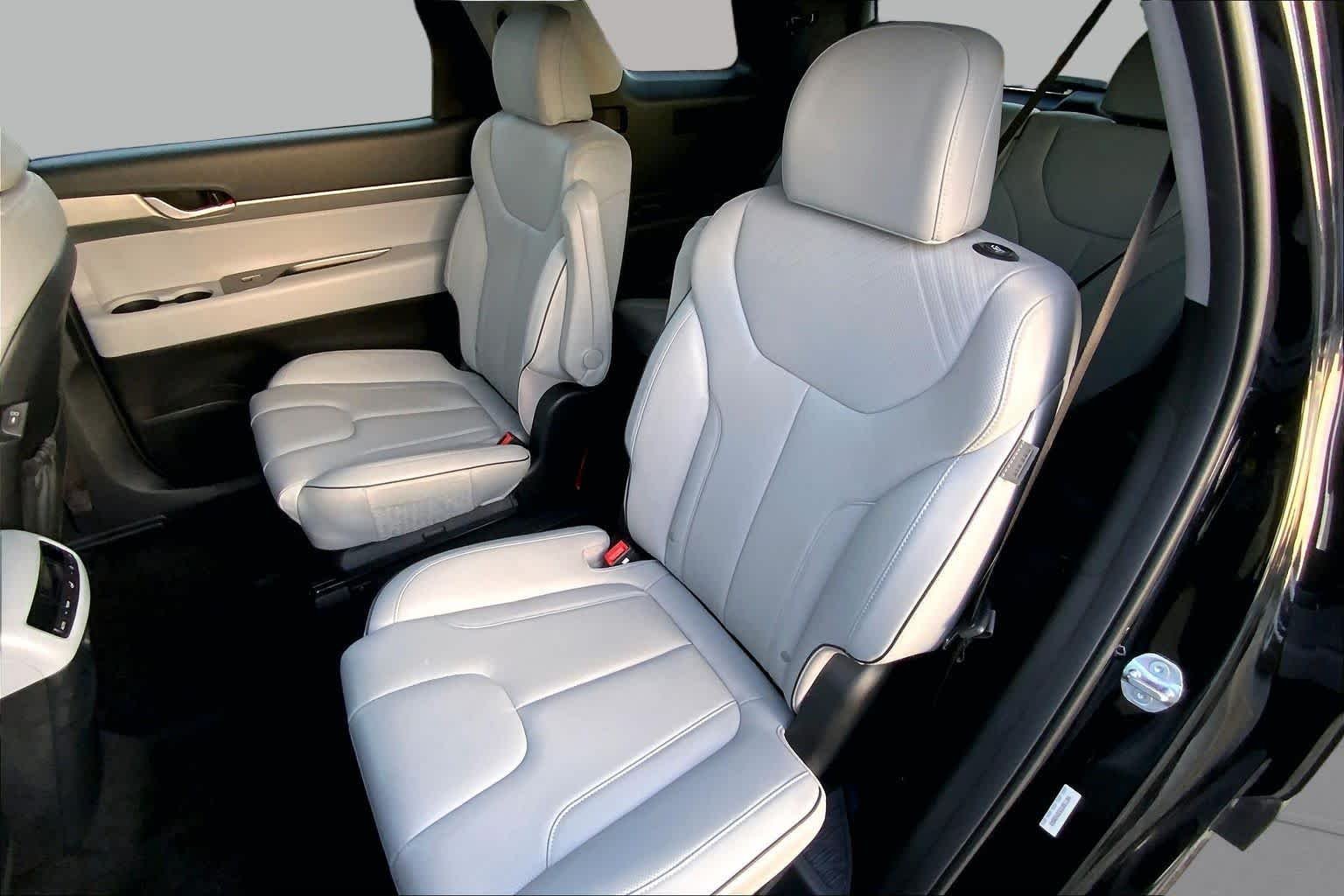 Used 2025 Abyss Black Pearl Hyundai SEL image 19