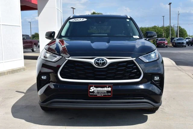 Used 2023 Black Toyota XLE image 3