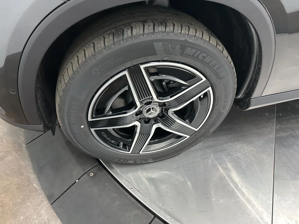 Used 2026 Gray Mercedes-Benz GLC 300 image 31