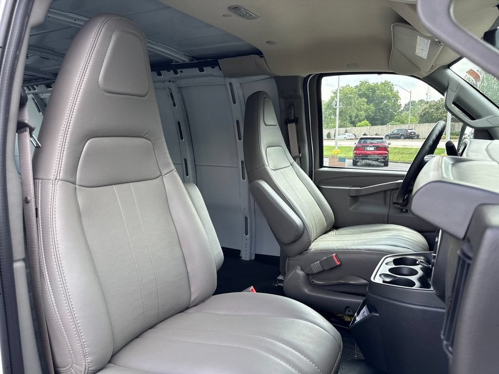 2026 Chevrolet Express Cargo Work Van - Photo 20
