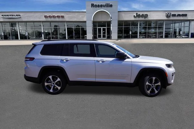 New 2026 Silver Jeep Limited image 2