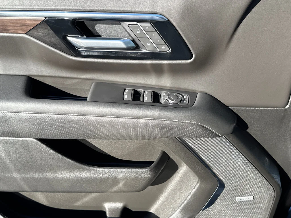 2026 Chevrolet Suburban Premier - Photo 18