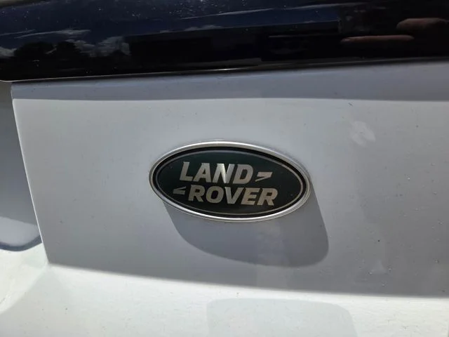 Used 2022 White Land Rover HSE Silver Edition image 6