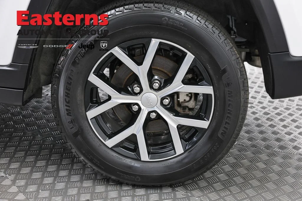 Used 2025 White Jeep Limited image 35