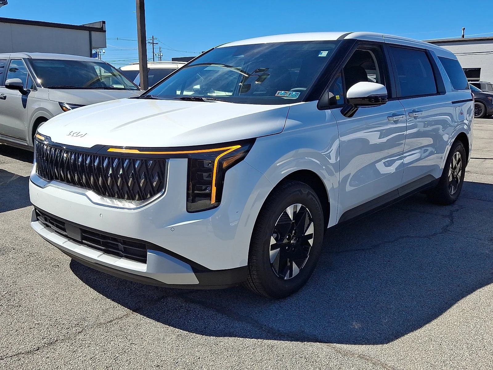New 2027 White Kia LXS image 4