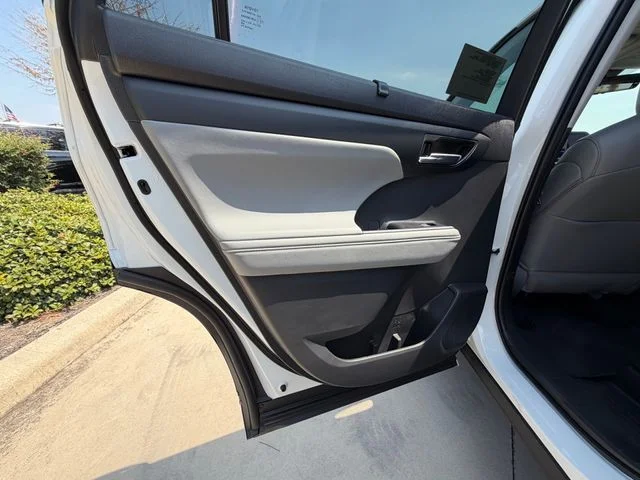 New 2026 Wind Chill Pearl Toyota XLE image 23