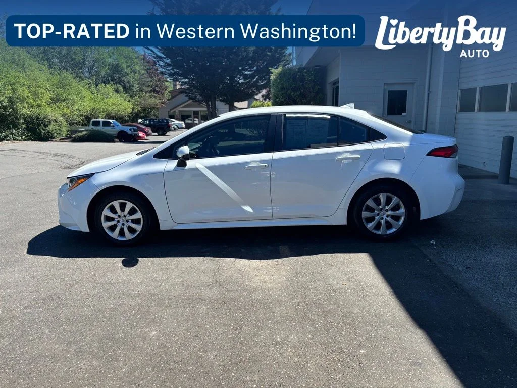Used 2022 White Toyota LE image 3